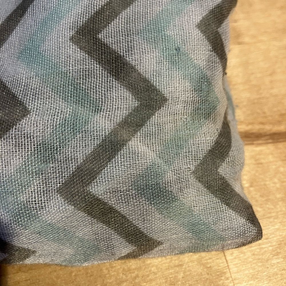 Beautiful mint green/taupe infinity scarf, excellent condition chevron design - Picture 2 of 5